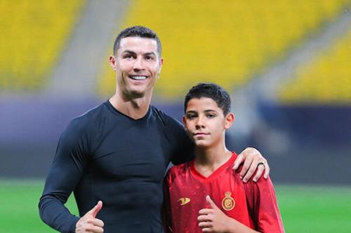 عکس هدیه فوق لاکچری رونالدو به پسرش