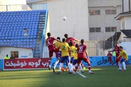 نخستین پیروزی خارج از خانه صدرنشین جدید لیگ برتر